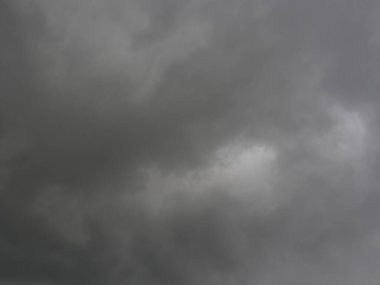 Kümülüs bulut oluşumları tropikal gökyüzünde, Nimbus hareketi, doğal fenomenlerden soyut arka plan ve gri bulutlar, Tayland