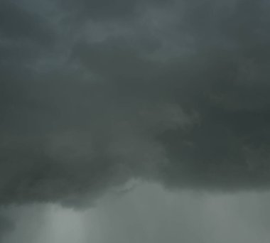 Kümülüs bulut oluşumları tropikal gökyüzünde, Nimbus hareketi, doğal fenomenlerden soyut arka plan ve gri bulutlar, Tayland