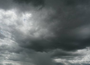 Kümülüs bulut oluşumları tropikal gökyüzünde, Nimbus hareketi, doğal fenomenlerden soyut arka plan ve gri bulutlar, Tayland