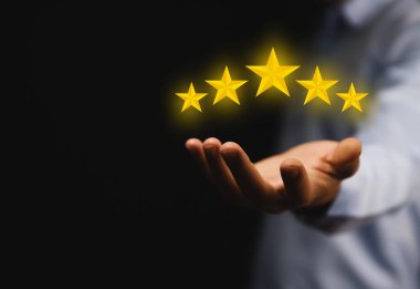 Pozitif müşteri değerlendirmeleri. Beş yıldızlı bir eleştiri yazın. Memnuniyet, Geribildirim ve Müşteri Hizmetleri ürün kullanıcı deneyiminden en iyi tepkiyi kavrar. koyu arkaplan