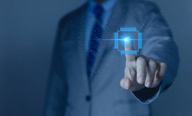 Sanal ekran siber güvenlik konseptinde parmak izi taraması yapan bir işadamı, gizlilik ve iş verisi dijital teknoloji ağına erişmek için bilgisayar şifresi