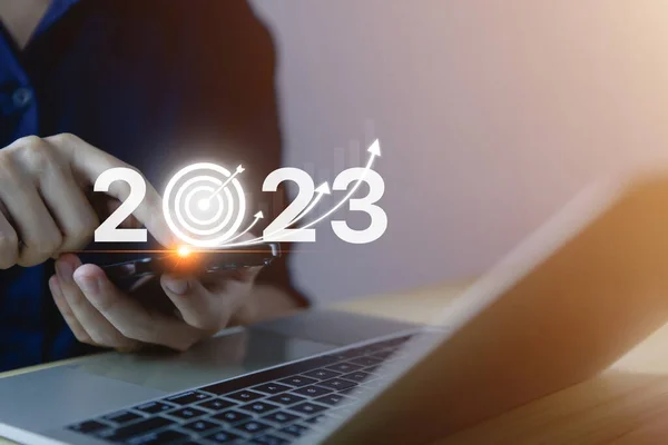 Mão Homem Negócios Mostrando 2023 Conceito Startup Investimento Implementação Dos — Fotografia de Stock