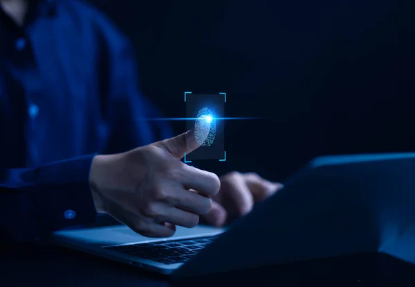 Geschäftsmann Scannt Fingerabdrücke Zur Identitätsfeststellung Biometrie Cybersicherheitskonzept Elektronisches Passwort Für — Stockfoto