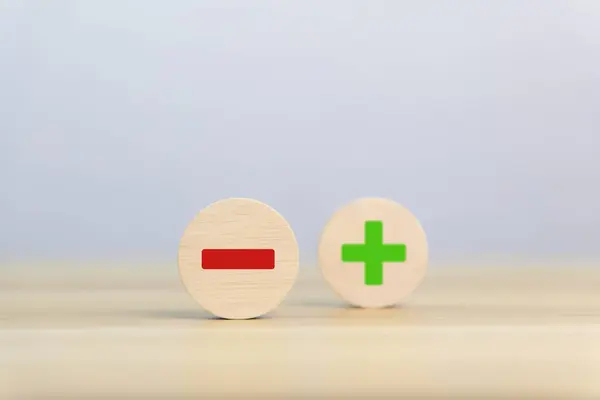 Wood Block Show Symbols Concept Opposites Decisions Uncertainty Positive Negative — Stock Photo, Image