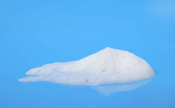 Vloeibare Witte Schuim Uit Zeep Shampoo Douchegel Abstracte Bellen Geïsoleerd — Stockfoto