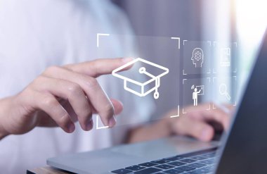 Dijital teknoloji web kursu eğitim semineri, dizüstü bilgisayardaki e-öğrenme eğitim konsepti. çevrimiçi internet dersleri öğrenme ve çevrimiçi simgeler iletişim işi giyerler