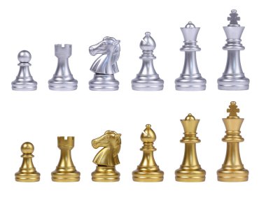 Satranç tahtası oyunu. Altın ve gümüş satranç elementleri seti. Kral, vezir, fil, at, piyon. Beyaz arkaplanda izole.