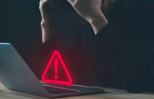 Ноутбук Показує Попереджувальний Знак Відмови Системи Концептуальне Сповіщення Спам Ризик — стокове фото