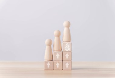 Roket yukarı ok artışı ve ağ hattı bağlantısı, Startup konsept geliştirme iş projesi dijital teknoloji fikri, strateji başlatma büyümesi