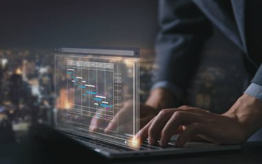 İş adamı program yönetimi Gantt 'ın zaman çizelgesini internette gösteriyor. konsept iş güncellemesi ve iş akışı, yazılım proje planlayıcı, kilometre taşlarını yönetme, atama personeli