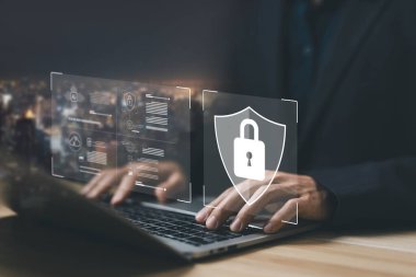 Kilit işareti saldırıları bir hackerdan koruyor, siber güvenlik interneti. Güvenli veri konsepti, bilgi teknolojisi dijital, virüsler siber ve suç. Çevrimiçi bir sistemde parola güvenliği ve gizlilik