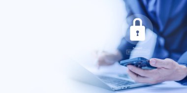 Çevrimiçi bir sistemde şifre gizlilik. Siber güvenlik interneti. Kilit işaretli siber güvenlik teknolojisi dijital bilgi. Suçtan, virüs siberinden güvenli veri kavramı, saldırıları bir hackerdan korur.