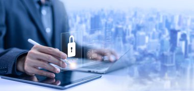 Kilit işaretli siber güvenlik teknolojisi dijital bilgi. Suçtan, virüs siberinden güvenli veri kavramı bir hackerdan saldırıları korumak, çevrimiçi bir sistemde şifre gizlilik. siber güvenlik interneti.