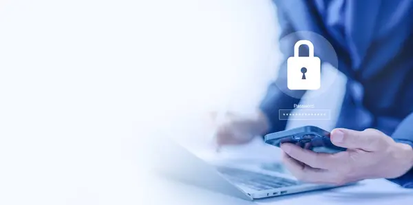 Çevrimiçi bir sistemde şifre gizlilik. Siber güvenlik interneti. Kilit işaretli siber güvenlik teknolojisi dijital bilgi. Suçtan, virüs siberinden güvenli veri kavramı, saldırıları bir hackerdan korur.
