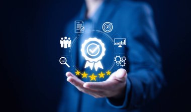 Kalite güvence süreci ve müşterilerden memnuniyet, hizmet en iyi sertifikalandırma endüstrisi. Kalite kontrol konsepti. hizmet sistemi işletme sertifikası standart izo dijital teknoloji