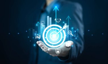 Başarı hedefini belirler. Hedef simge dijital iş büyümesi, yönetici vizyon performansı. İş planı ve odaklanma stratejisi kavramı, amaca ulaşmak için şirket kurmak, şirket büyütmek.