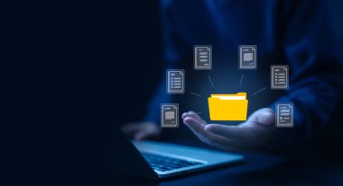 Bir dizüstü bilgisayardaki belge verilerini yönetir. Belge dosyaları konsepti dijital elektronik, iş kağıtsız. ERP, girişim kaynak planlama sistemi. Veritabanında kaydedilen yönetim yazılımı