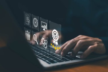 Kalite kontrol sertifikası, ISO standart endüstrisi. Premium servis sigortası konsepti, yüksek kaliteli ürün. Yönetim sistemi teknoloji sektörü ve en iyi garanti