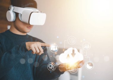 Bulut depolama sunucusu. Bilgisayar veri sistemleri ve dijital teknolojide yedekleme kavramı. Çoklu veri güvenliği ve internet platformu. aktarım ve kurtarma çevrimiçi