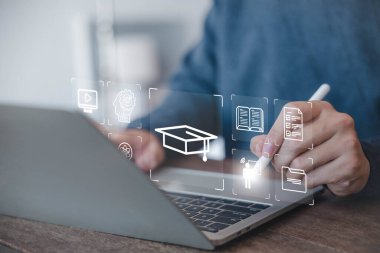 Bilgisayarda ikon öğrenme, çevrimiçi eğitim. Platform dijital eğitim, öğretim kursu. Müfredat öğrenimi online, iş teknolojisi. Webinar 'dan bir çalışma, İnovasyon Eğitimi