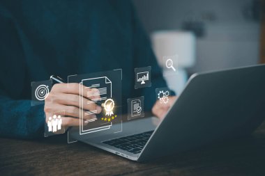 Kalite kontrol sertifikası, ISO standart endüstrisi. Premium servis sigortası konsepti, yüksek kaliteli ürün. Yönetim sistemi teknoloji sektörü ve en iyi garanti