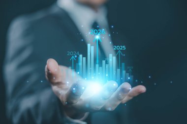 Büyüyen borsa grafiği, gelecekteki başarı grafiği. Küresel ekonomi ve finans sektöründe büyüyen şirketlere yatırım. Büyüme işi kavramı.