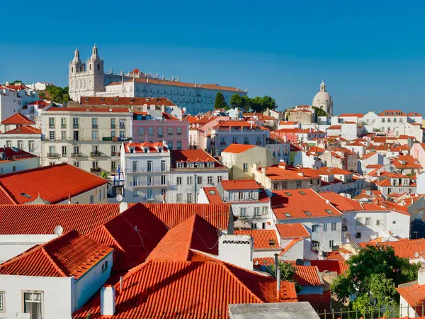 里斯本 葡萄牙的天际线里斯本蜂窝和葡萄牙建筑的全景航空图 葡萄牙首都和最大城市里斯本古城的全景 — 图库照片#