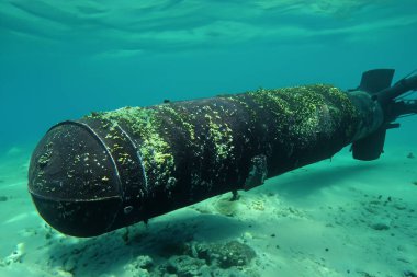 Denizaltı torpido nesnesi teçhizatı okyanusun dibinde derin deniz tabanında