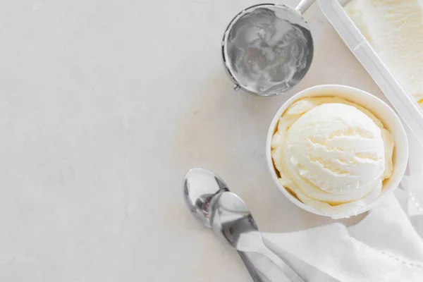 Vanilla Ice Cream White Cup Marble Background Top View — 스톡 사진