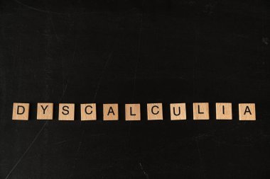 Disscalculia matematik öğrenme bozukluğu kavramı. Tahtadaki bozukluğun adı. Yüksek kalite fotoğraf