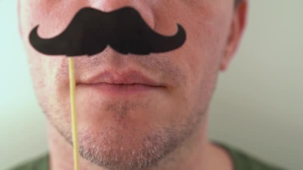 Concept Movember Mâle Tenant Moustache Noire Souriant Gros Plan Ralenti — Video