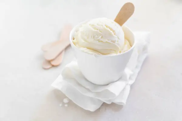 Ванильное Мороженое Белой Чашке Мраморный Фон Стоковое Фото
