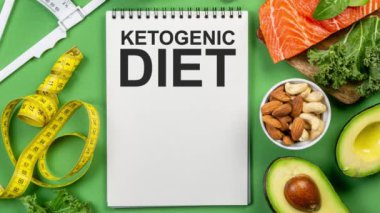Keto diyet konsepti - yiyecek emme yapısı dizüstü bilgisayarda canlandırıldı. Yüksek kalite 4k görüntü