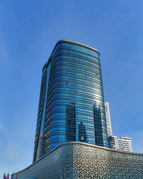 Узбекистан Ташкент Марта 2023 Года Здание Отеля Хилтон Фоне Голубого — стоковое фото