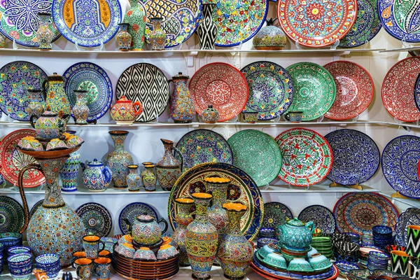 Arab Dicat Piring Keramik Dan Tempayan Ditampilkan Toko — Stok Foto