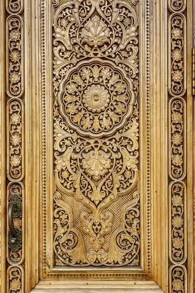 Fragment Ancient Carved Wooden Door Ornate Background — Stock fotografie