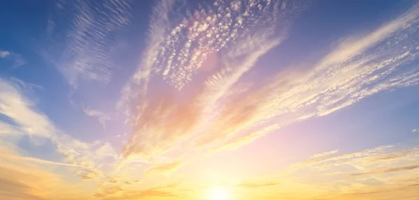 stock image The rays of the sun breaking through the dramatic clouds in the evening or in the morning in the sunset or dawn sky. The concept of faith, hope for the best or good weather.