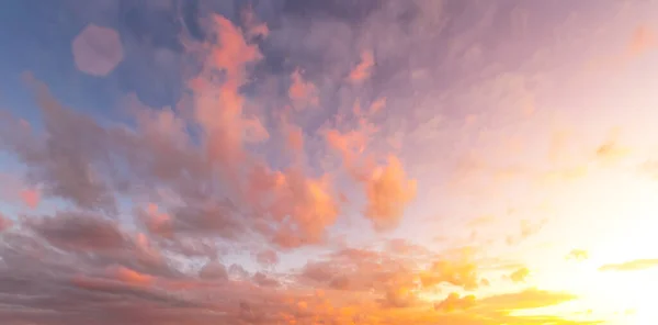 Raios Sol Que Rompem Através Das Nuvens Dramáticas Noite Manhã — Fotografia de Stock
