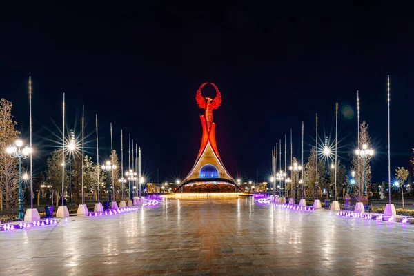 Uzbekistan Tashkent April 2023 Illuminated Monument Independence Form Stele Humo — Stock Photo, Image