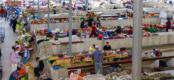 Samarkand Uzbekistan Kwietnia 2023 Widok Góry Rzędów Straganów Sprzedawców Owoców — Zdjęcie stockowe