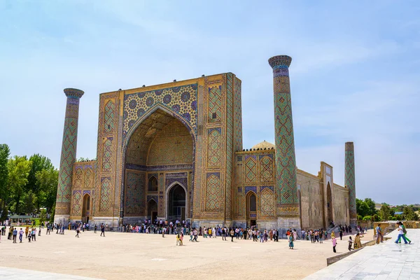 Samarkand Uzbekistan April 2023 Registan Square Med Ulugbek Madrassah Dag — Stockfoto