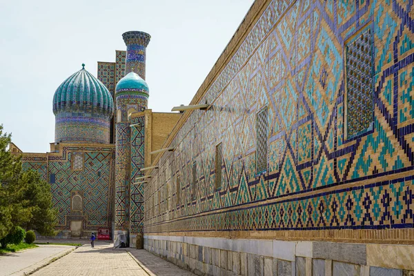乌兹别克斯坦撒马尔罕的Bibi Khanym清真寺 — 图库照片