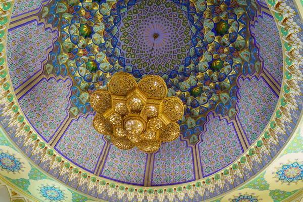 Ornamento Islâmico Tradicional Geométrico Lustre Teto Abobadado Fragmento Mosaico Cerâmico — Fotografia de Stock