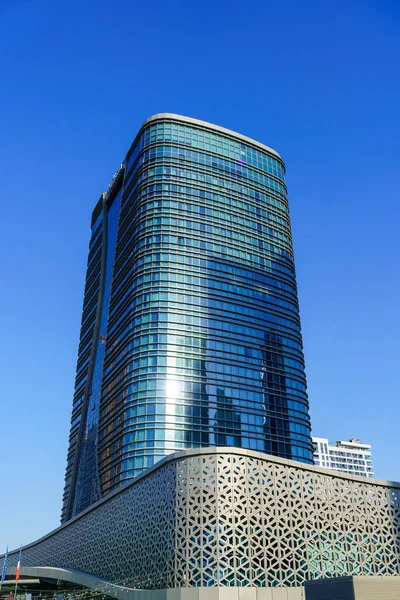 Uzbequistão Tashkent Abril 2023 Edifício Hotel Hilton Fundo Céu Azul — Fotografia de Stock
