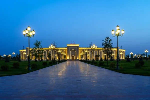 Üzbegisztán Tashkent 2023 Május Üzbegisztán Park Területe Függetlenségi Emlékművel Sztélé — Stock Fotó