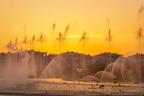 Big Fountains Artificial Pond Illuminated Sunlight Sunset Tashkent City Park — Stock Photo, Image