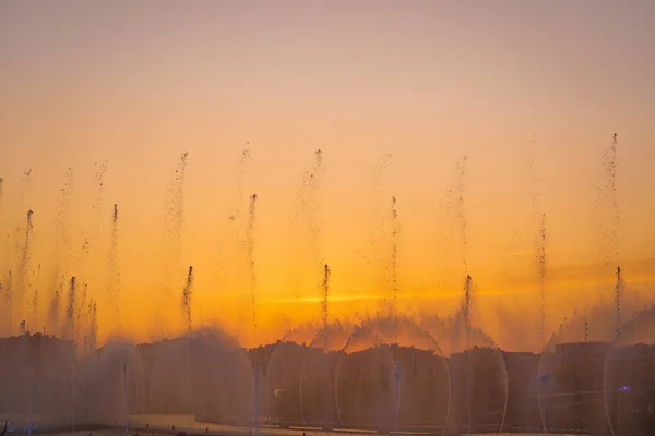 Big Fountains Artificial Pond Illuminated Sunlight Sunset Tashkent City Park — Stock Photo, Image