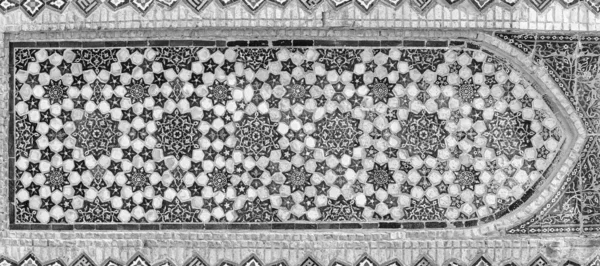 Γεωμετρικό Παραδοσιακό Ισλαμικό Στολίδι Θραύσμα Κεραμικού Μωσαϊκού Αφηρημένο Φόντο Μαύρο — Φωτογραφία Αρχείου
