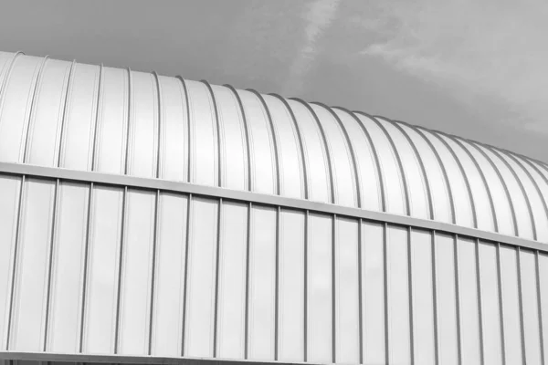 Fragmento Blanco Negro Edificio Moderno Cubierto Paneles Metálicos Aluminio —  Fotos de Stock