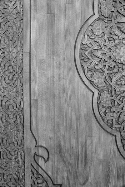 Черно Белые Резные Деревянные Двери Узорами Мозаикой — стоковое фото